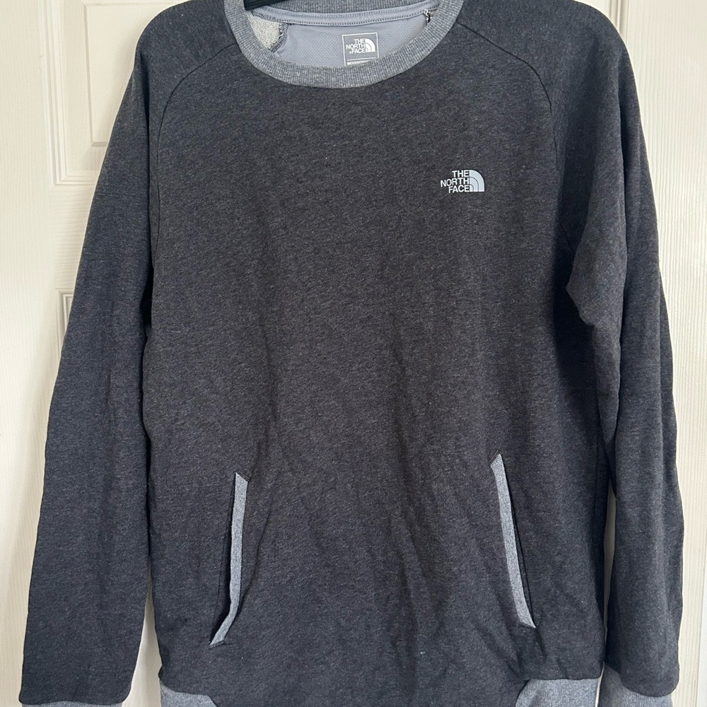 The North Face Gray Crewneck Sweater Soft Knit Pullover Size M